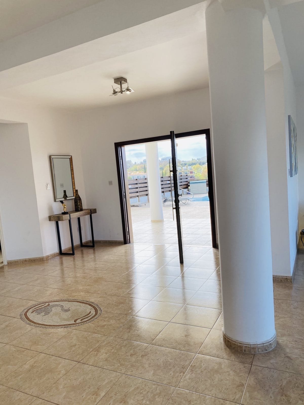 Resale
This 5 bedroom villa is located in lower Chloraka -Pafos.
The entrance, dining room, 2 living rooms, kitchen, 2 bathrooms, kitchennete, & 1