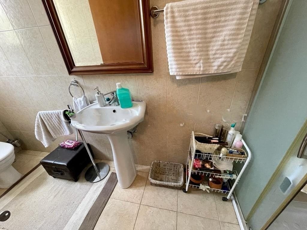 This amazing five-bedroom, five-bathroom superb bungalow is located in the renowned area of Tala.
It is situated in a popular and excellent residenti