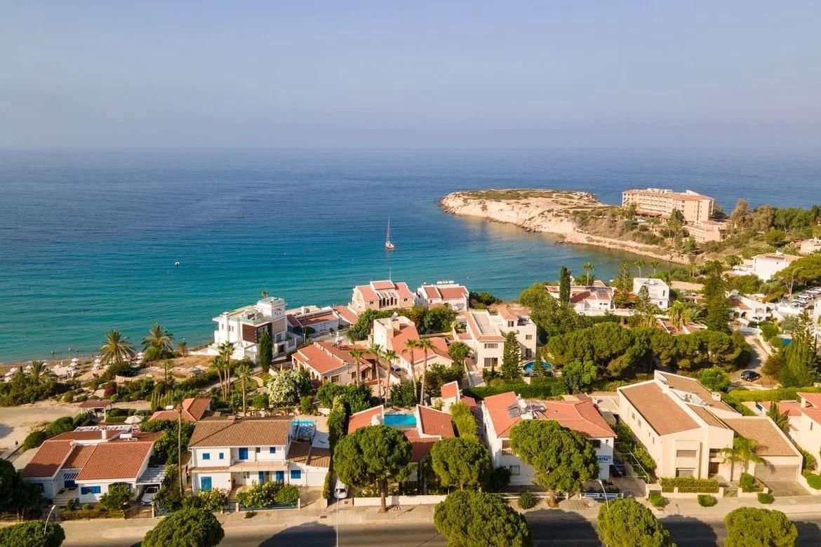 Villa in Paphos, Coral Bay, only 100m from the beach. 
The House is Leasehold but as of 2018, the owner can buy the freehold.
This Bungalow it is just