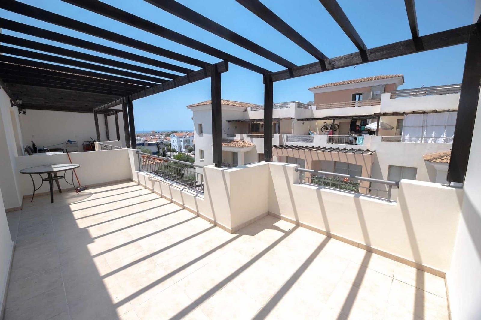 For sale: Modern top-floor apartment offering 82 m² of comfortable living space. This resale apartment was originally built in 2008 and tastefully ren