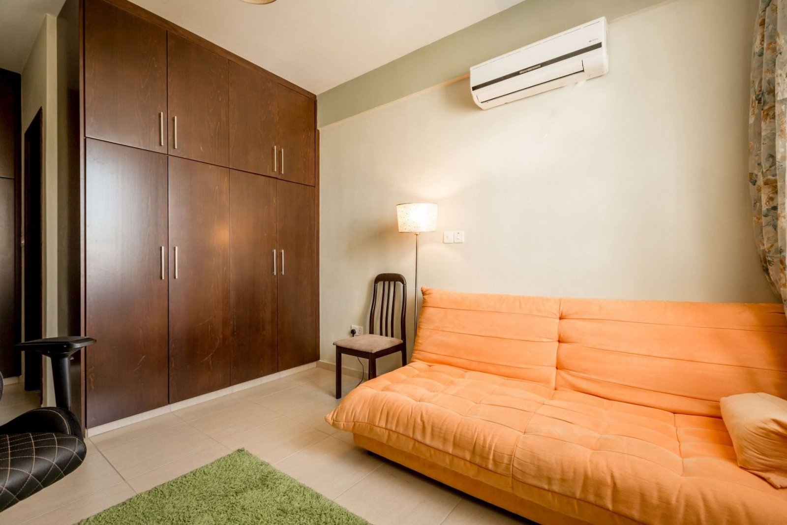 For sale is a spacious Top Floor three Bedroom Resale apartment located in the vibrant center of Paphos. This top-floor residence offers an internal s