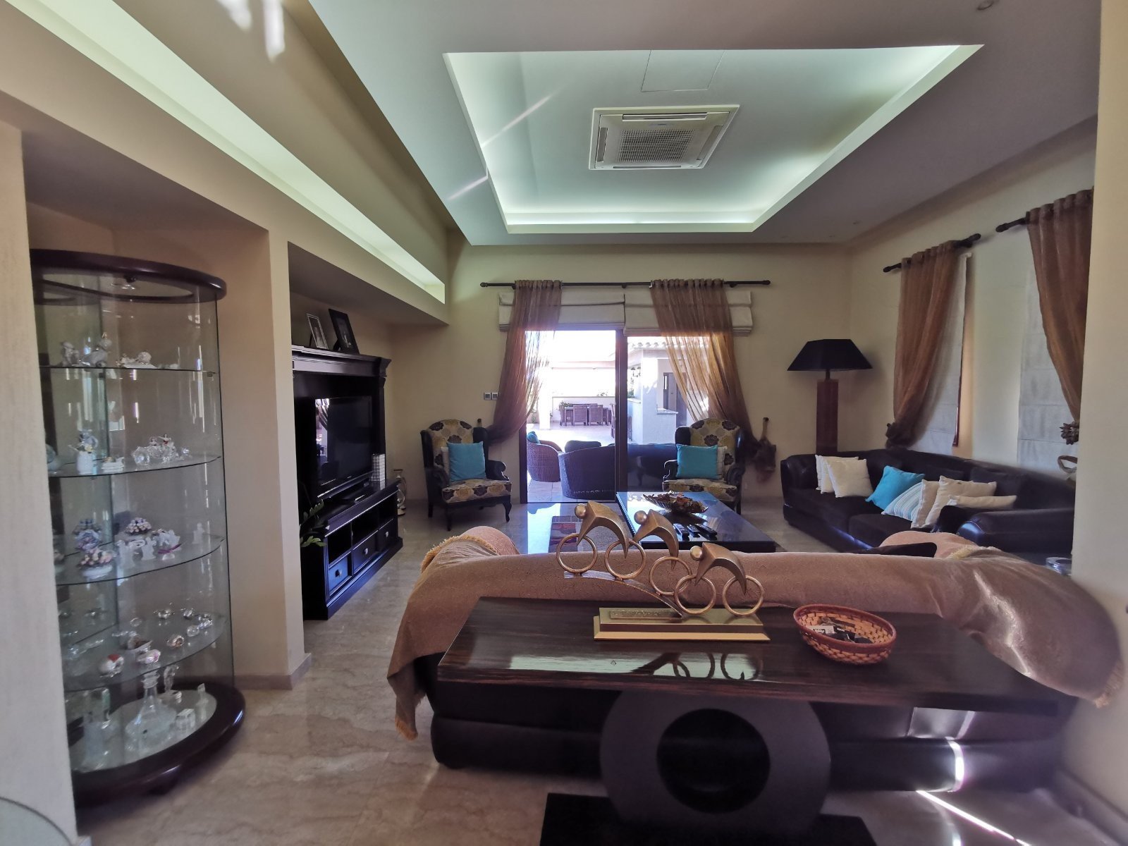 Discover this exceptional 4-bedroom luxury villa for sale in Empa, Paphos, set on a large private plot of land — a rare opportunity in today’s competi