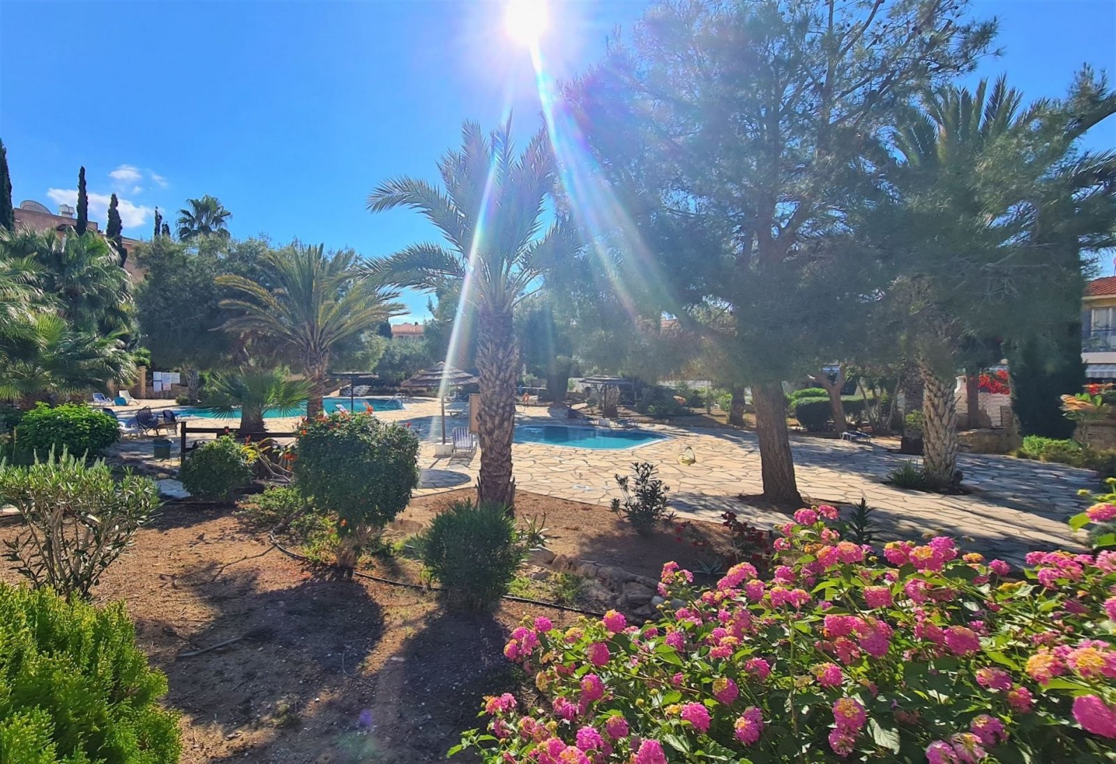 Corner Semi-Detached Villa for Sale in Regina Gardens 1 – Tombs of the Kings, Paphos
Discover this beautiful 3-bedroom corner townhouse villa for sal