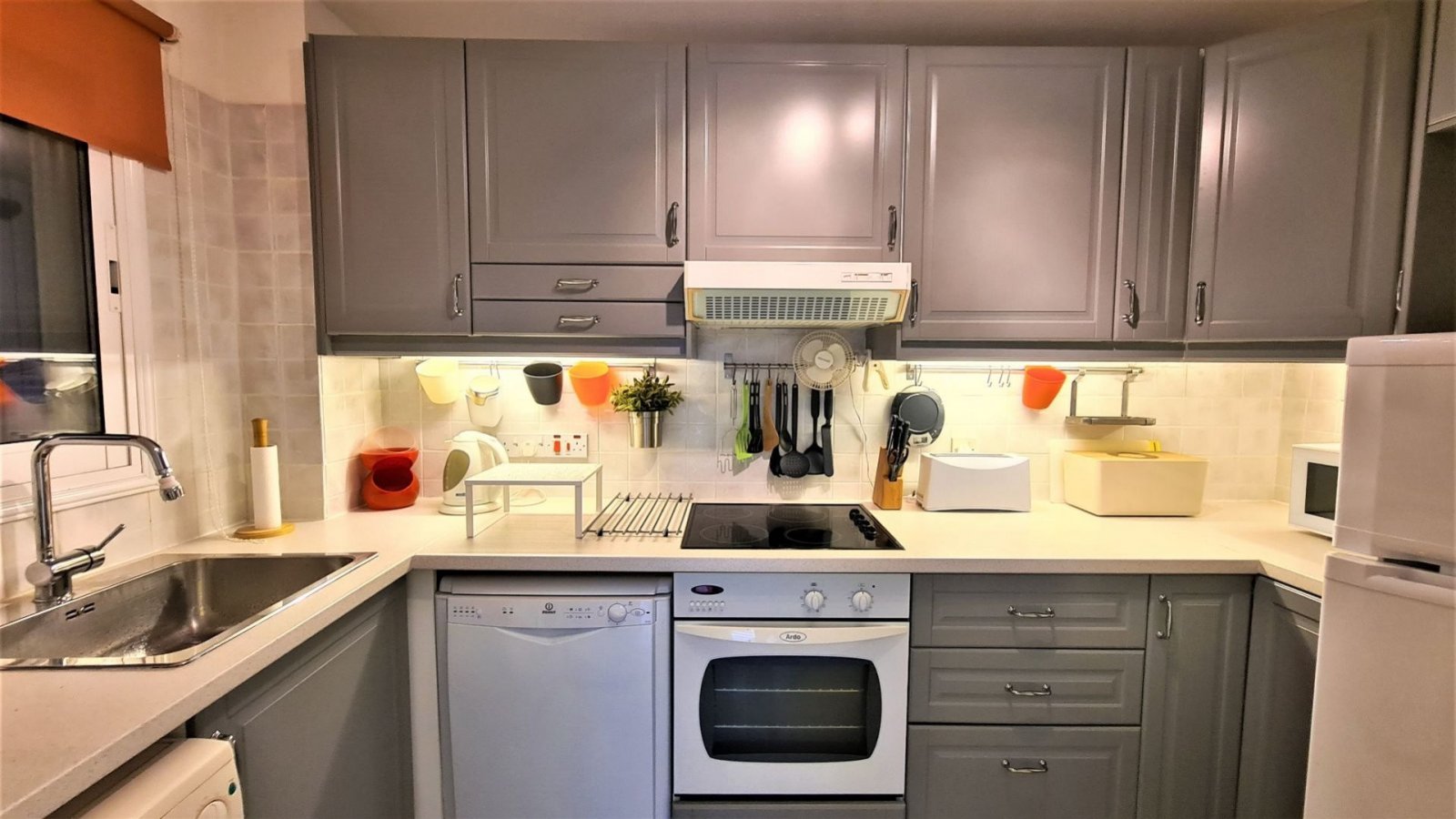 Corner Semi-Detached Villa for Sale in Regina Gardens 1 – Tombs of the Kings, Paphos
Discover this beautiful 3-bedroom corner townhouse villa for sal