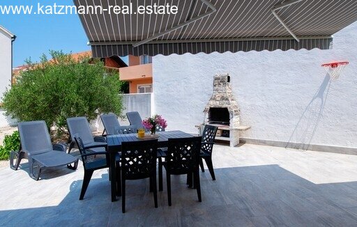 Freistehendes Erdgeschosshaus mit Garten - Vodice