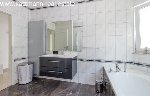 Freistehendes Erdgeschosshaus mit Garten - Vodice