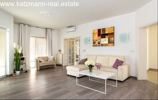 Freistehendes Erdgeschosshaus mit Garten - Vodice