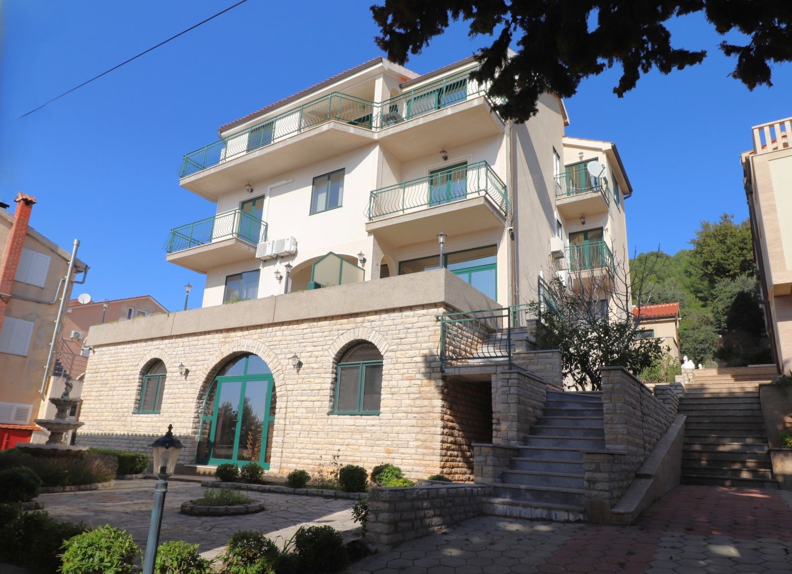 304155 - Villa in Murter