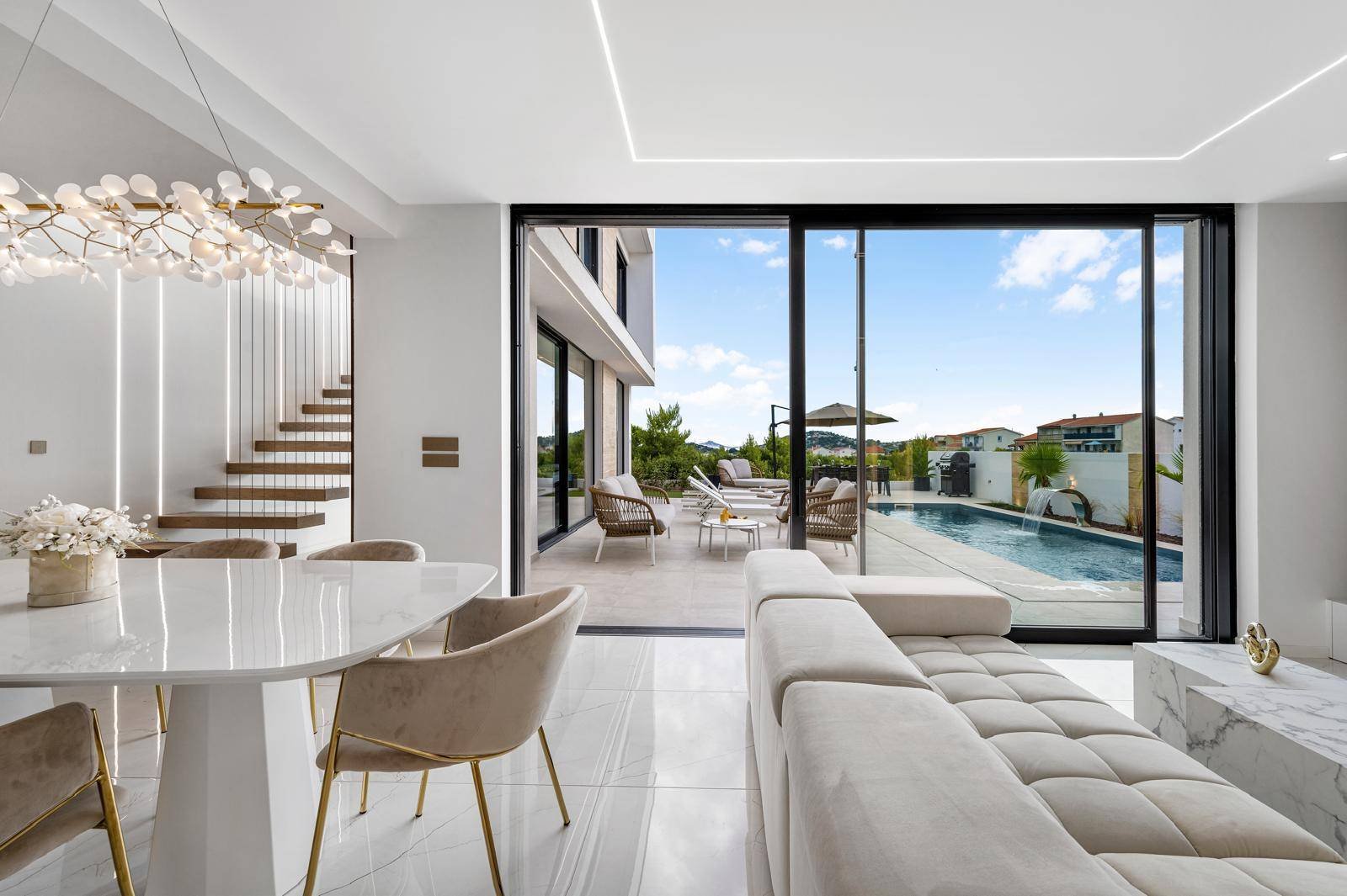 577504 - Villa in Tribunj