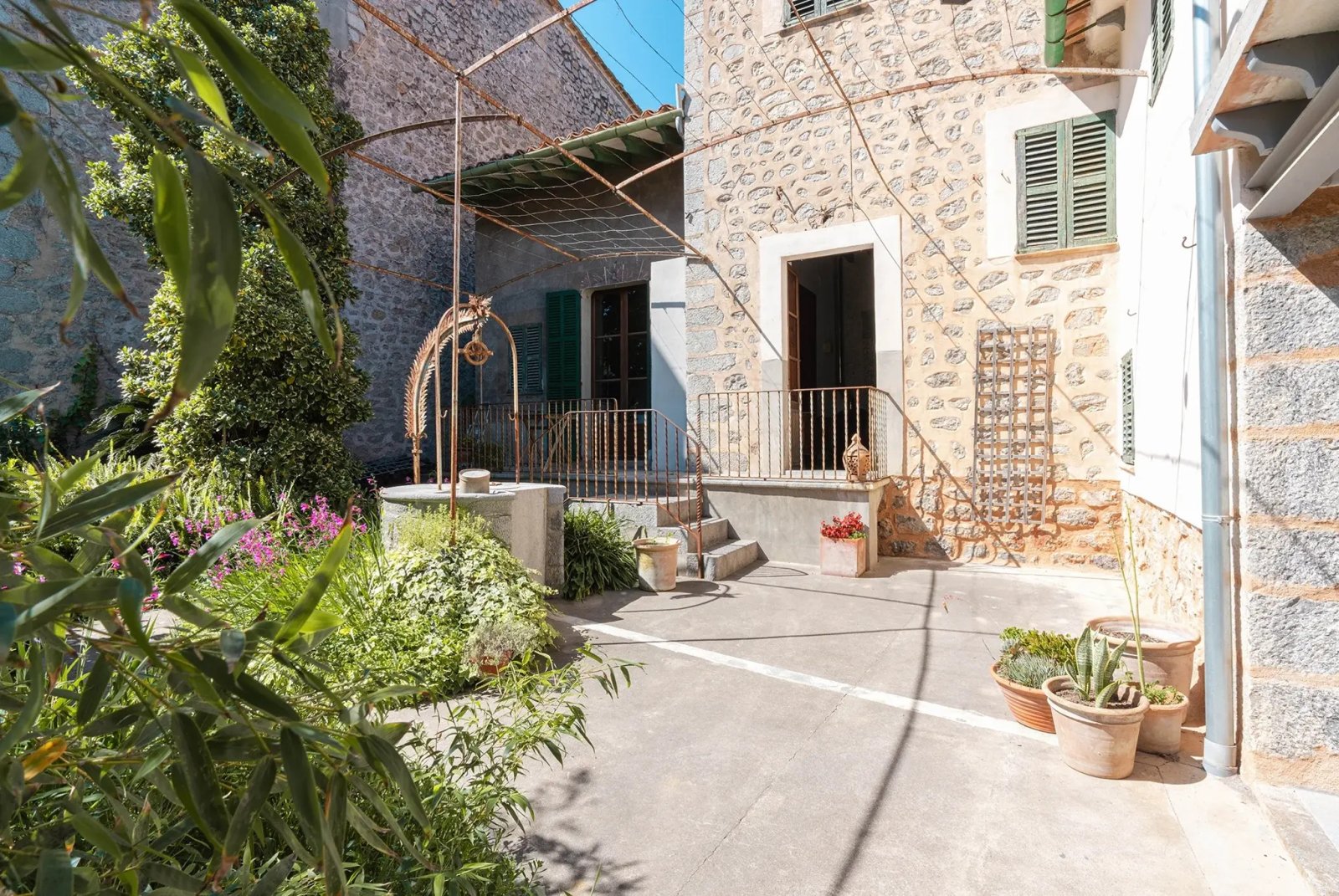 Modernes Wohnen in Palma – Elegante 5-Zimmer Eigentumswohnung mit nachhaltiger Solarheizung