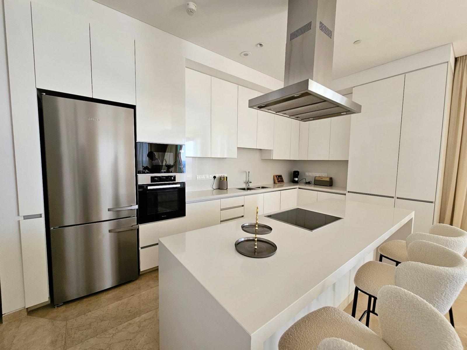 For Sale a 4 Bedroom on the ninth and tenth floor in a Luxury waterfront living is the new best residential address of Kato Paphos.
This unique One o