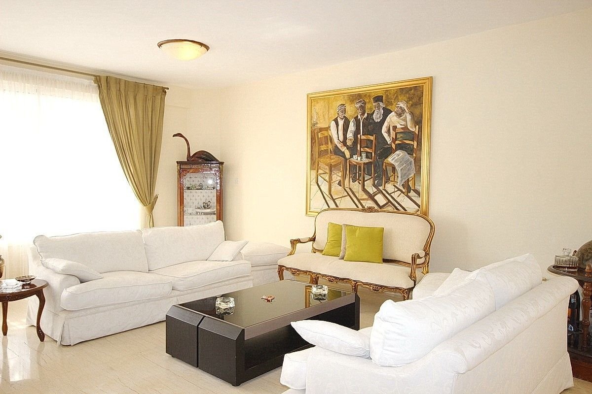 This spacious fully furnished villa arranged on 3 levels with all white goods included. Outdoor space consists of uninterrupted sea views with landsca