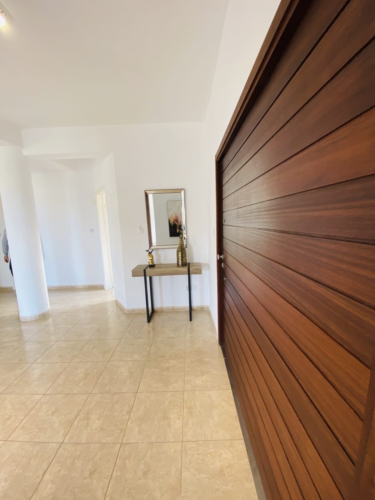 Resale
This 5 bedroom villa is located in lower Chloraka -Pafos.
The entrance, dining room, 2 living rooms, kitchen, 2 bathrooms, kitchennete, & 1
