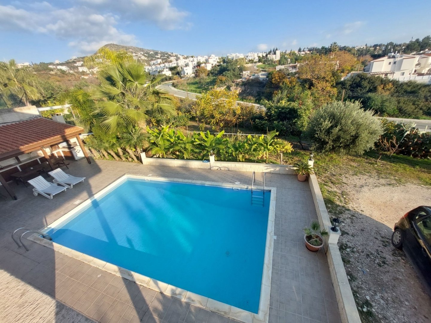 4 Bedrooms Detached Villa in Tala based on a big plot of Land with 90% building density and possibility to build another property. Apartment on a Base