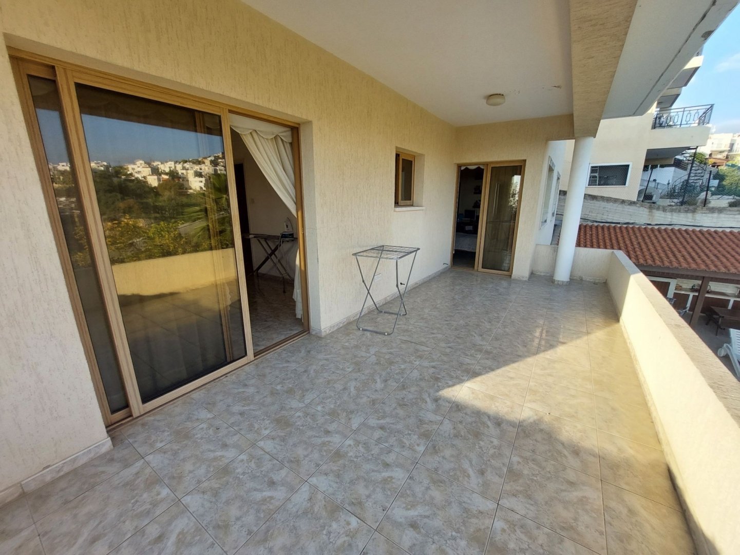 4 Bedrooms Detached Villa in Tala based on a big plot of Land with 90% building density and possibility to build another property. Apartment on a Base