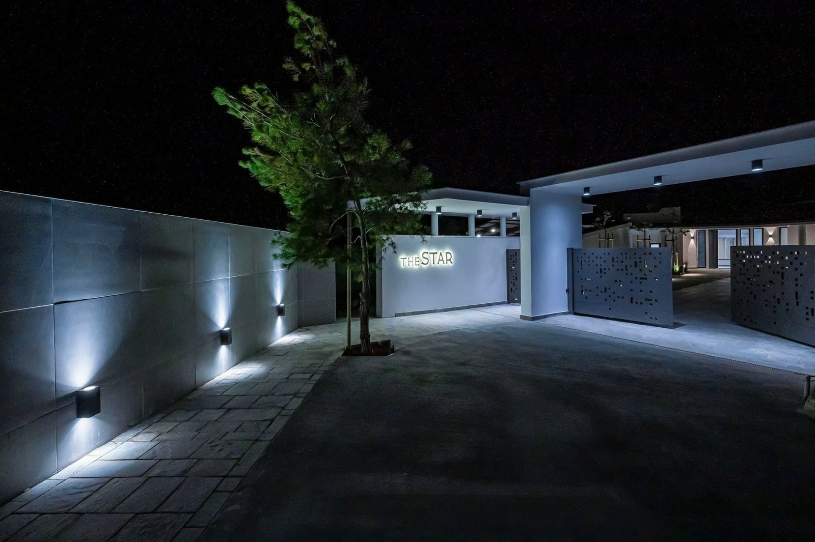 Luxury bungalow for sale in Kissonerga, Paphos. 5 bedrooms, 3 bathrooms, panoramic sea views, jacuzzi, private pool, landscaped gardens, close to Cora
