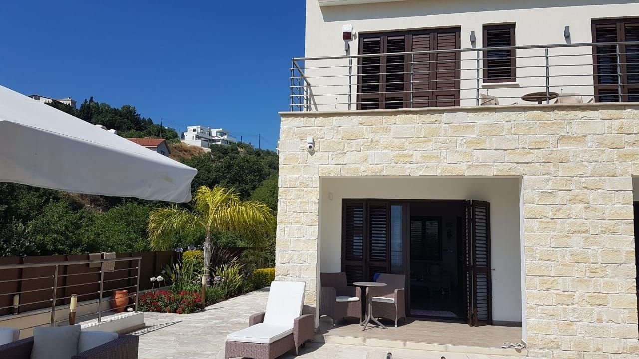 2 Storey 3 Bedrooms 3 bathtoom beautiful Villa with private swimming pool 7x3,5, fully furnished and equipped,
heated floors, barbeque ares, giverex