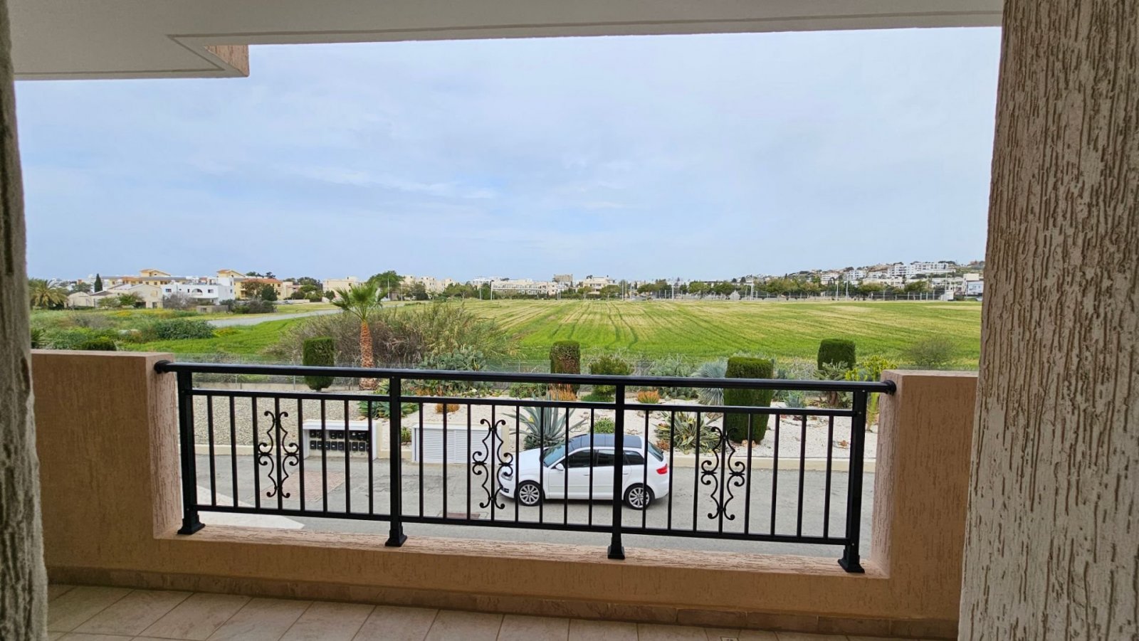 For sale is a modern 2-bedroom apartment located in the sought-after area of Kato Paphos, near the Tomb of the Kings Archeological Park and Venues San