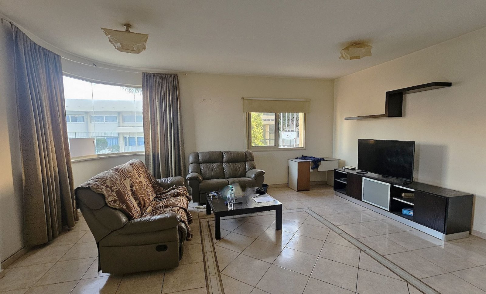 For sale is a charming townhouse located in the heart of Geroskipou, featuring 137 m2 of internal space. Built in 2008, this resale property offers a 
