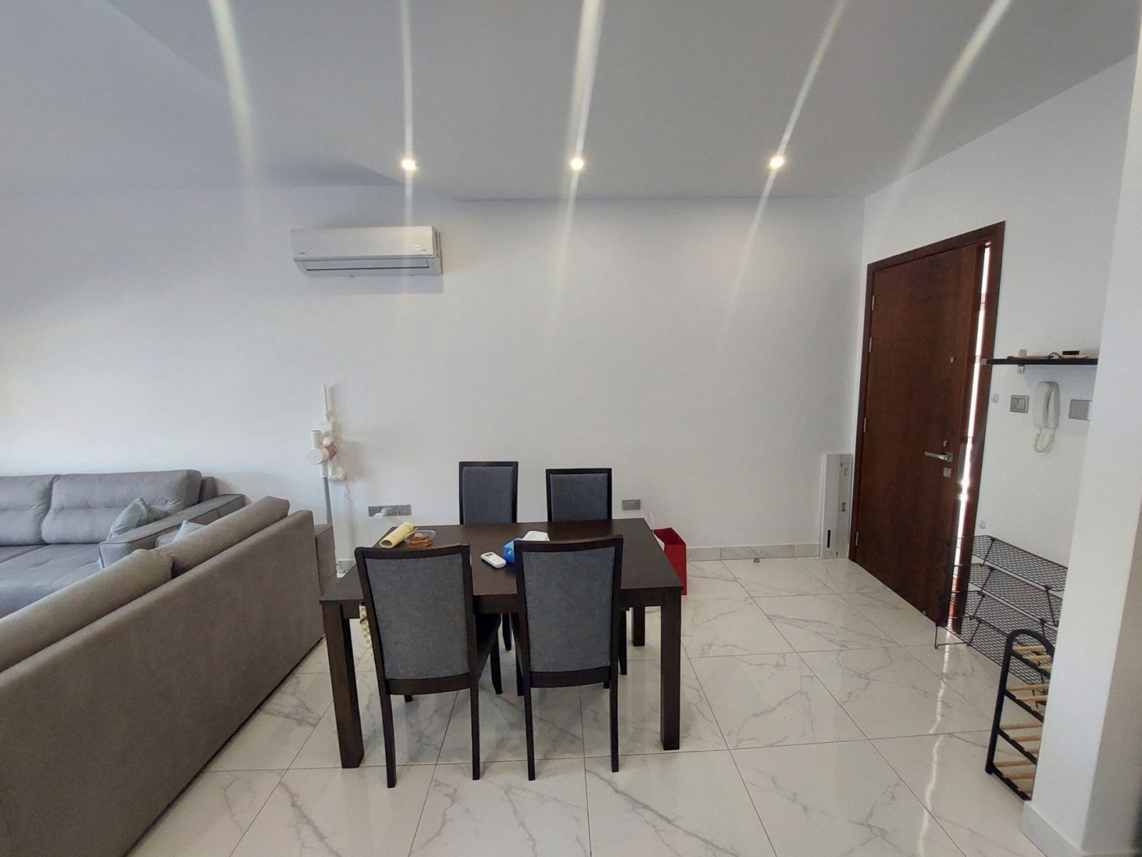 For sale: Modern ground-floor apartment in the popular Kato Paphos - Tomb of the Kings area. This resale property offers 78 m² of comfortable internal