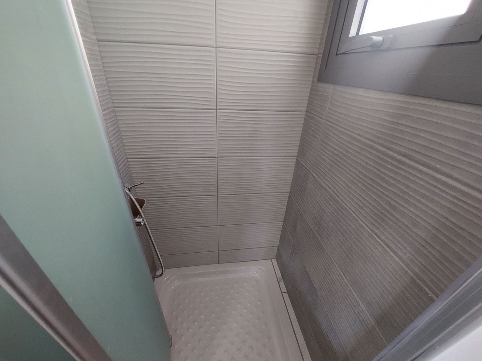 For sale: Modern ground-floor apartment in the popular Kato Paphos - Tomb of the Kings area. This resale property offers 78 m² of comfortable internal