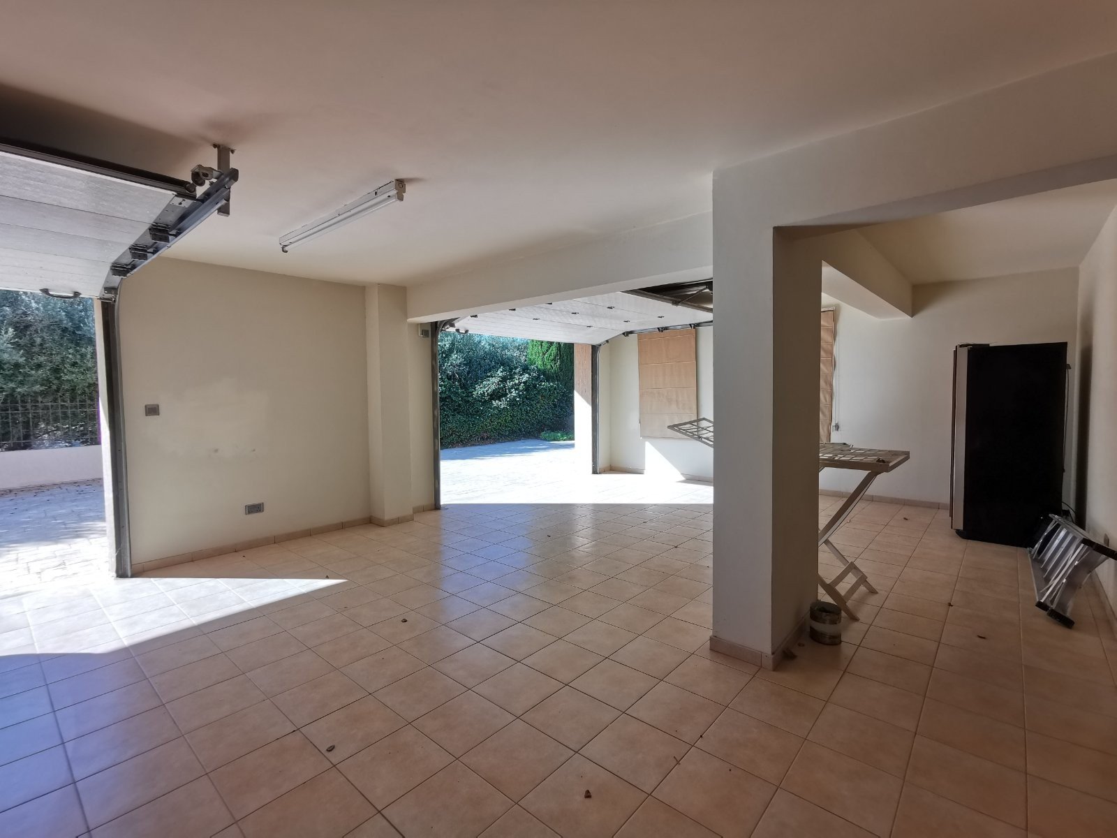 Discover this exceptional 4-bedroom luxury villa for sale in Empa, Paphos, set on a large private plot of land — a rare opportunity in today’s competi