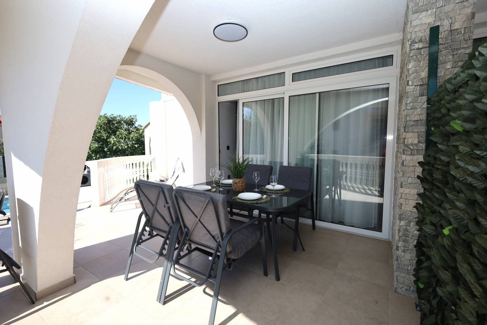 621077 - Villa in Vodice