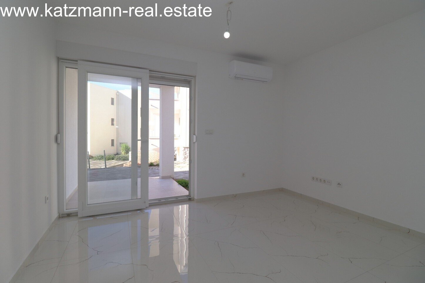 Neubau-Erdgeschosswohnung mit Garten in Strandnähe - Žaborić