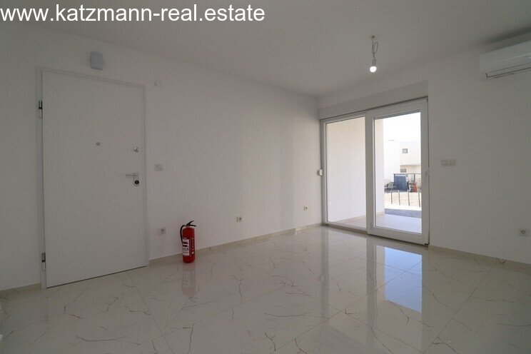 Neubau-Erdgeschosswohnung mit Garten in Strandnähe - Žaborić