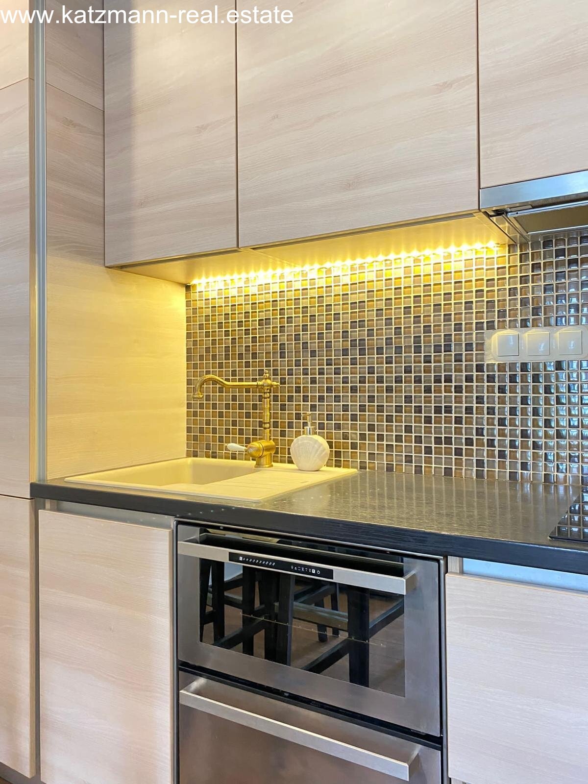 Renoviertes Steinhaus mit Geschäftsraum in der Altstadt - Vodice