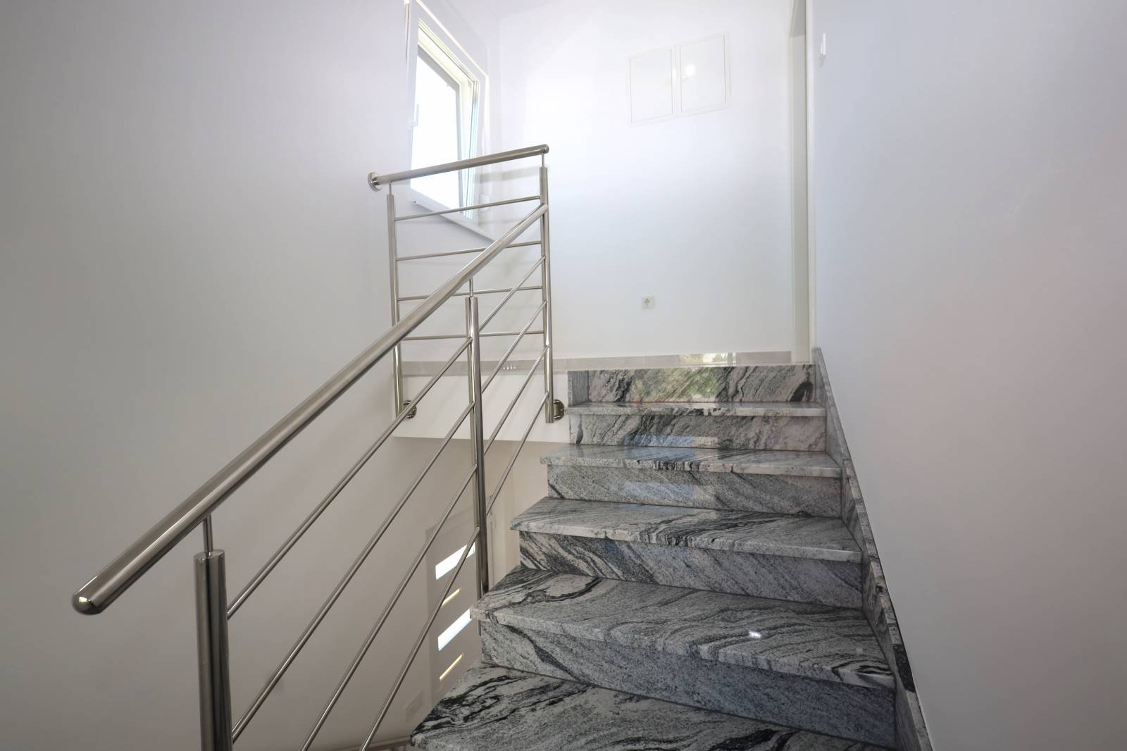 596677 - Villa in Vodice