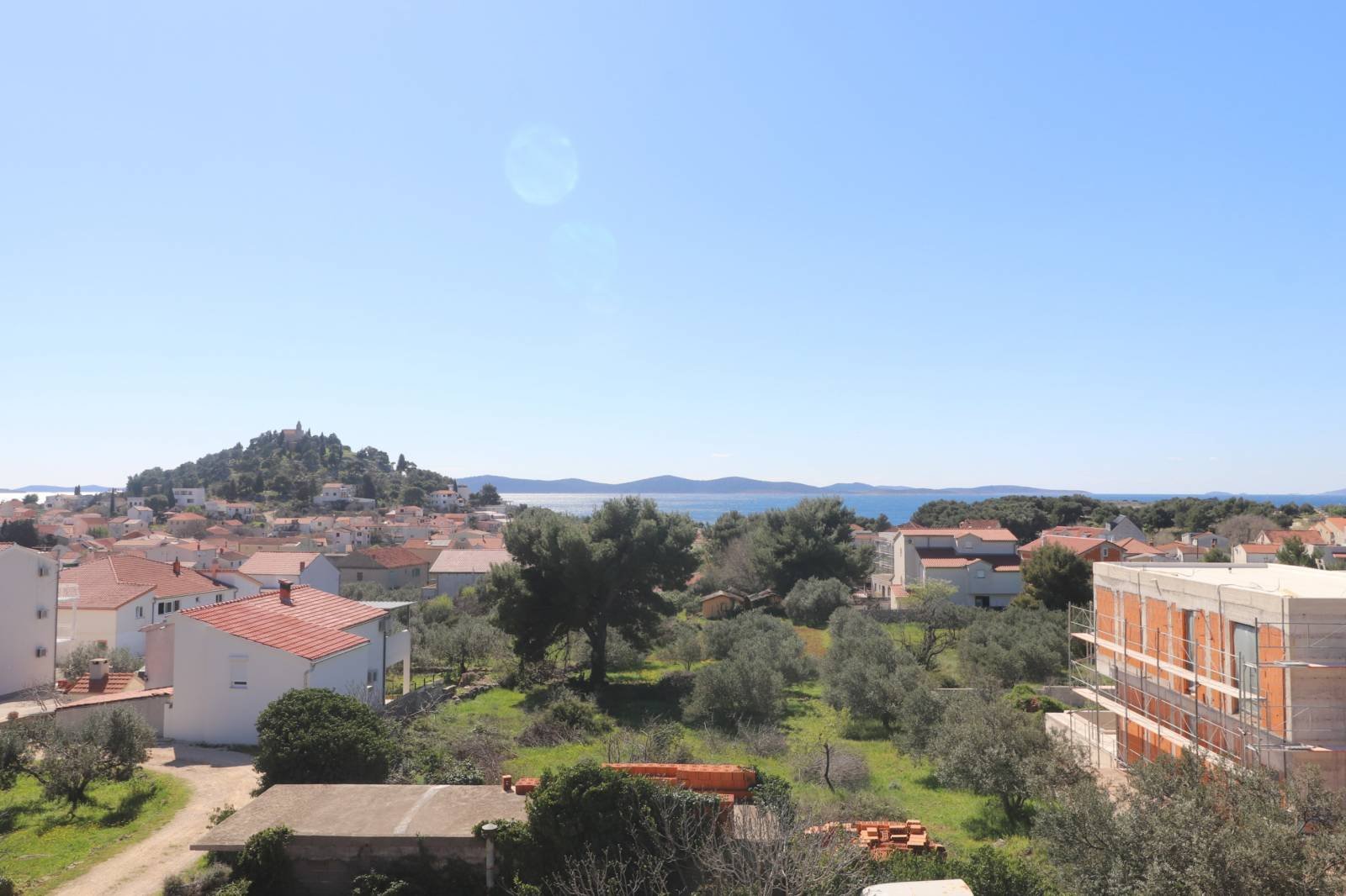 584253 - Villa in Tribunj