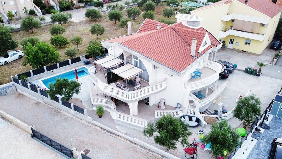 621077 - Villa in Vodice