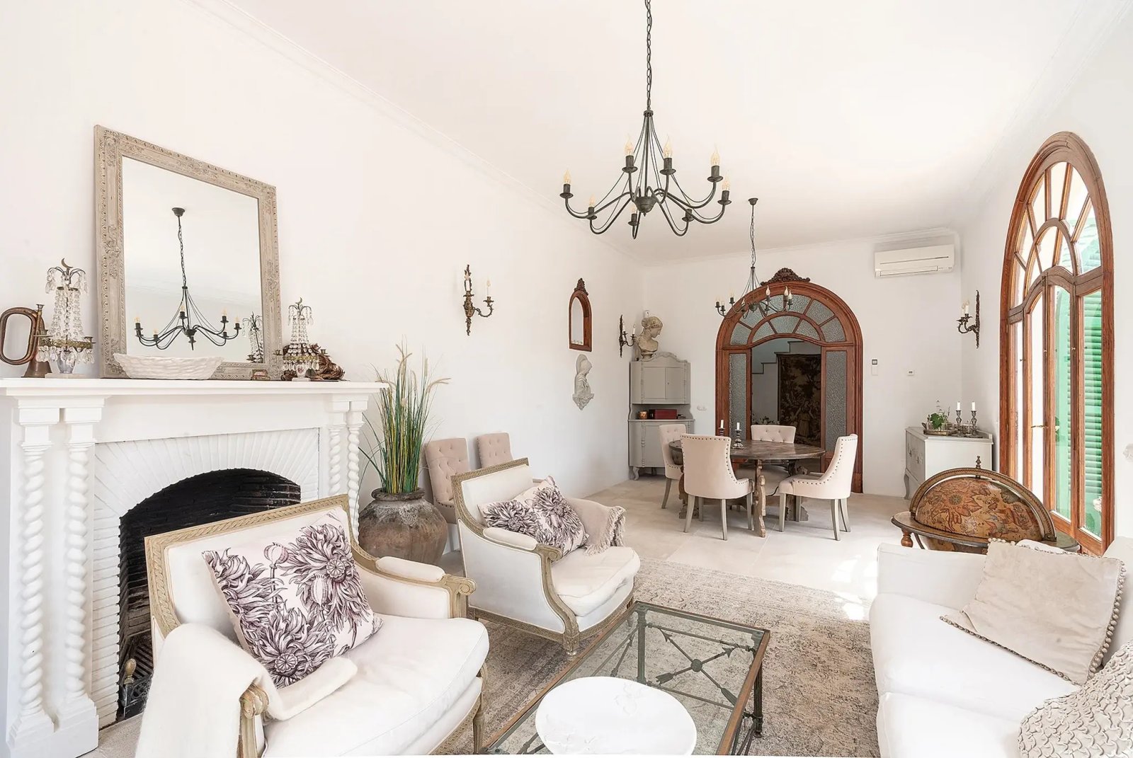 Exklusives Wohnen in Cala Major – Modernisiertes 5-Zimmer Haus mit Pool und Klimaanlage