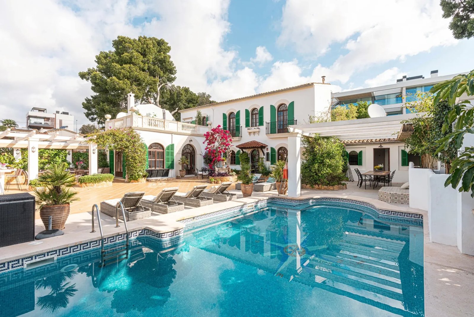 Exklusives Wohnen in Cala Major – Modernisiertes 5-Zimmer Haus mit Pool und Klimaanlage