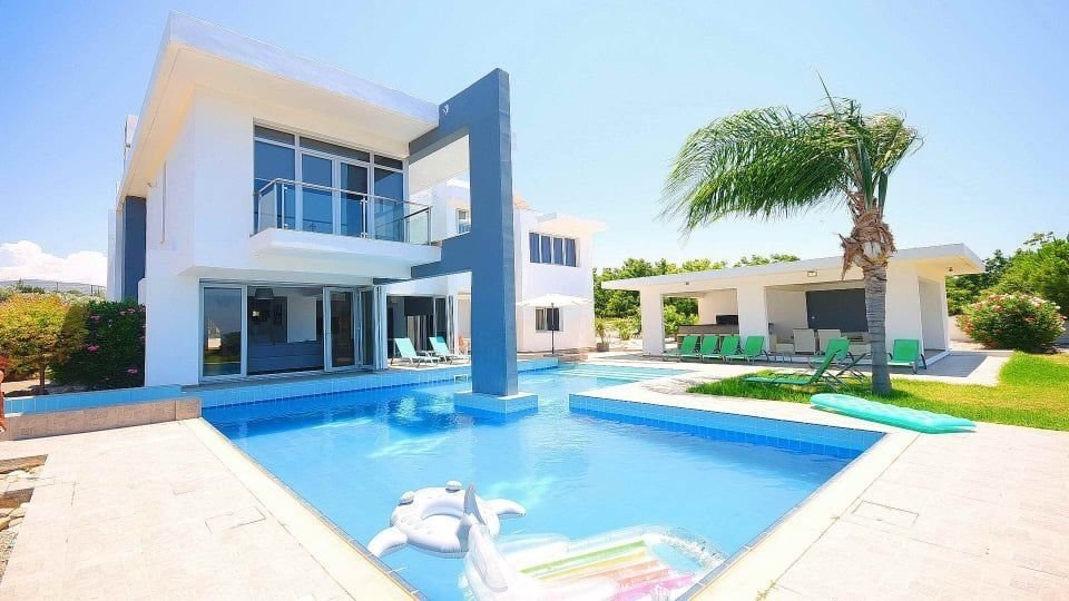 For Sale Luxury Modern VIlla in lower Pegeia based on a plot of land of 5,381m2, with parking space for 2 cars.
This Villa fully Renovated on 2017. T