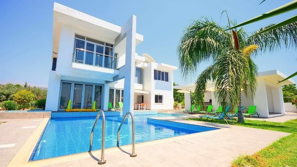 For Sale Luxury Modern VIlla in lower Pegeia based on a plot of land of 5,381m2, with parking space for 2 cars.
This Villa fully Renovated on 2017. T