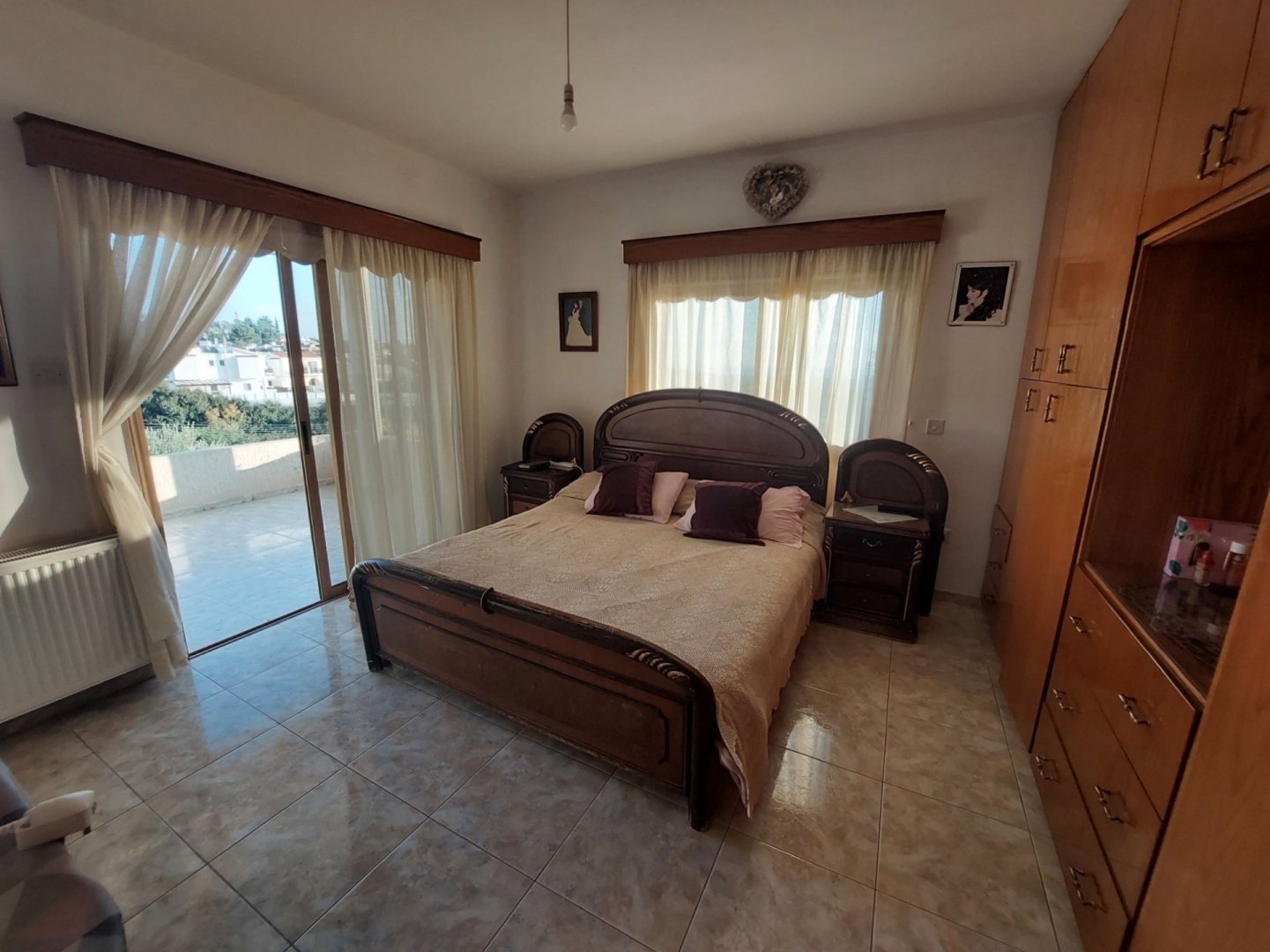 4 Bedrooms Detached Villa in Tala based on a big plot of Land with 90% building density and possibility to build another property. Apartment on a Base