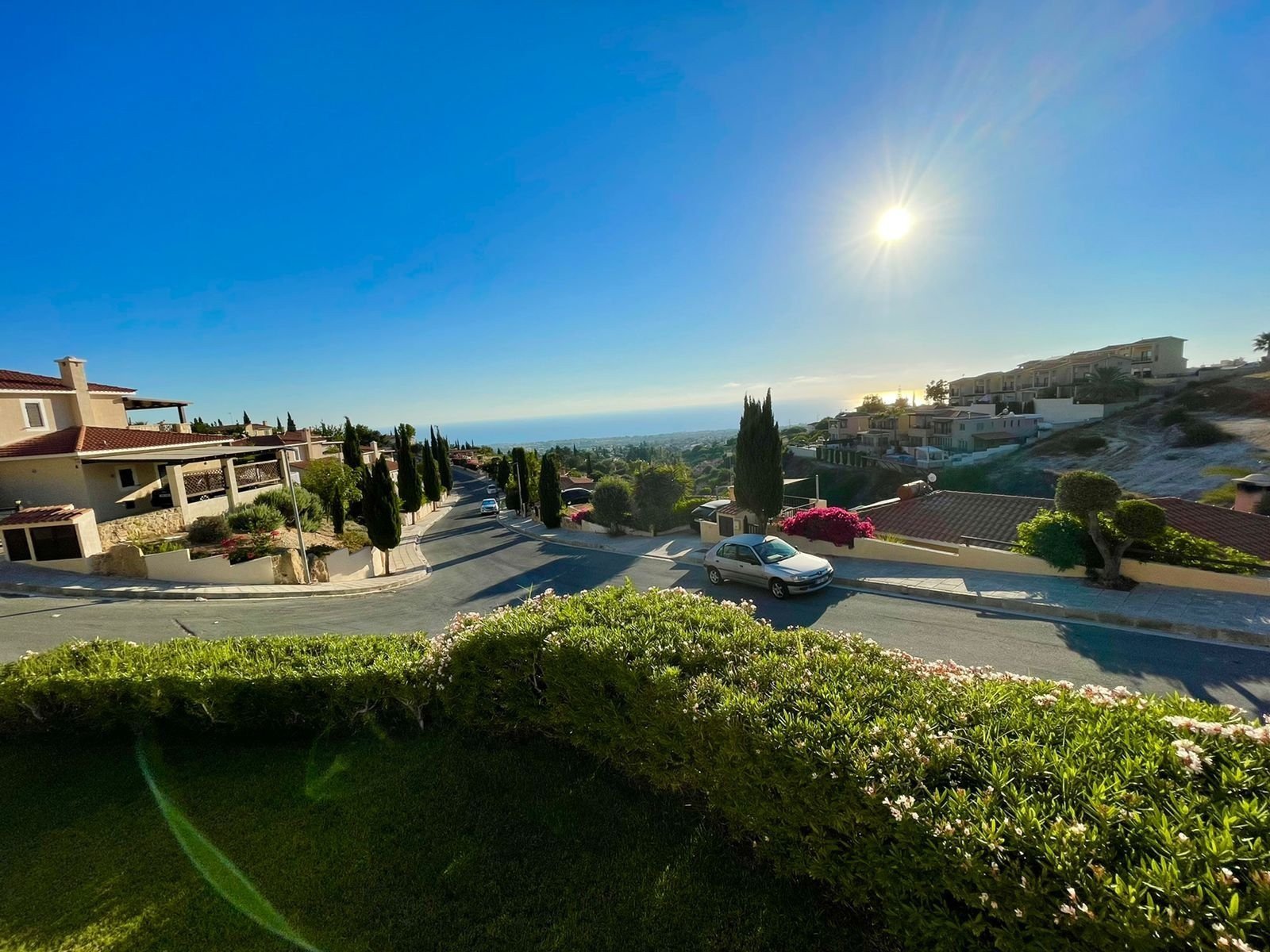 Beatifull villa in Tala offering panoramic sea views
Five bedrooms on suite
Underfloor heating
Heating panels at the walls
Fully equipped kitche