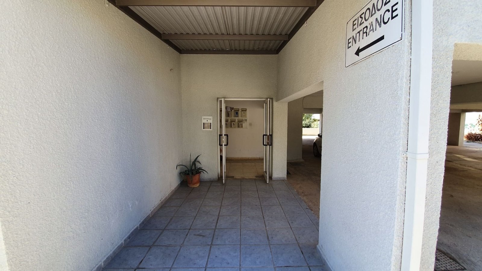 For sale a Resale Apartment of 3 bedrooms, is a spacious resale apartment building located in the peaceful neighborhood of Chloraka. This well-maintai