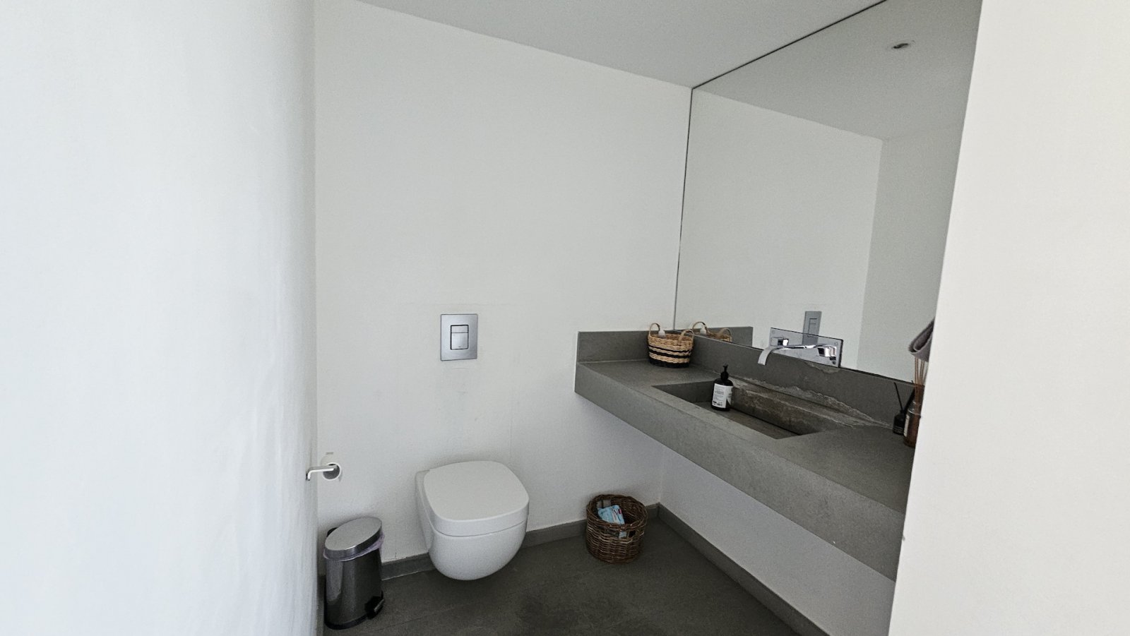 Modern 5-Bedroom Villa for Sale in Konia, Paphos – Ideal Investment in Cyprus
Discover this exceptional villa for sale in Konia, Paphos, offering the