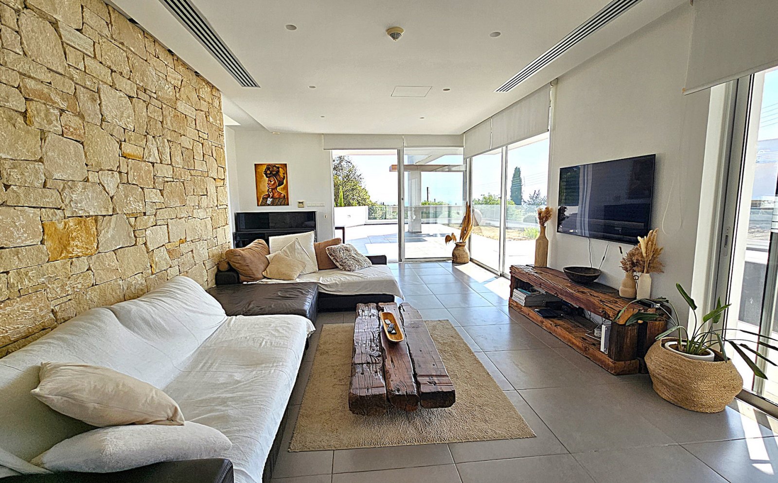 Modern 5-Bedroom Villa for Sale in Konia, Paphos – Ideal Investment in Cyprus
Discover this exceptional villa for sale in Konia, Paphos, offering the