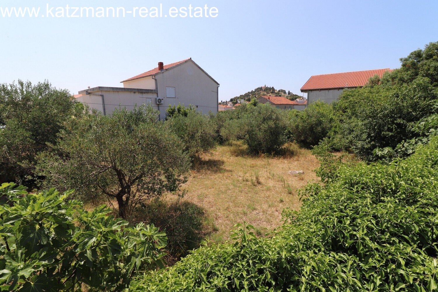 Baugrundstück mit Baugenehmigungsverfahren - Tribunj