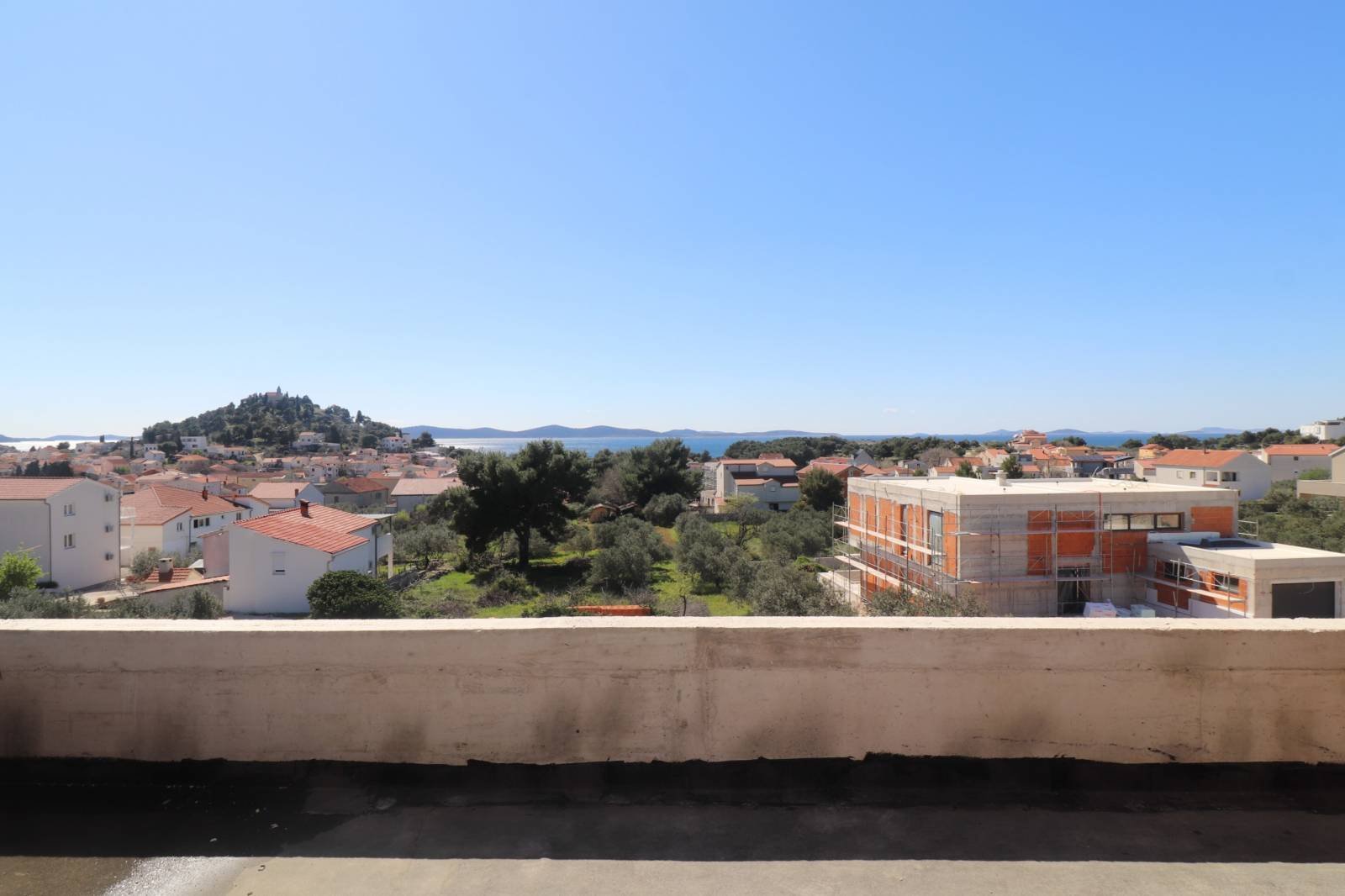 584253 - Villa in Tribunj