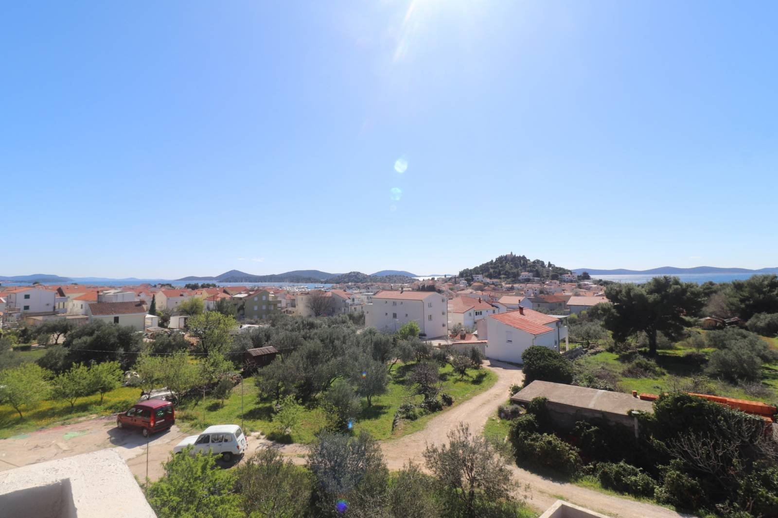 584253 - Villa in Tribunj