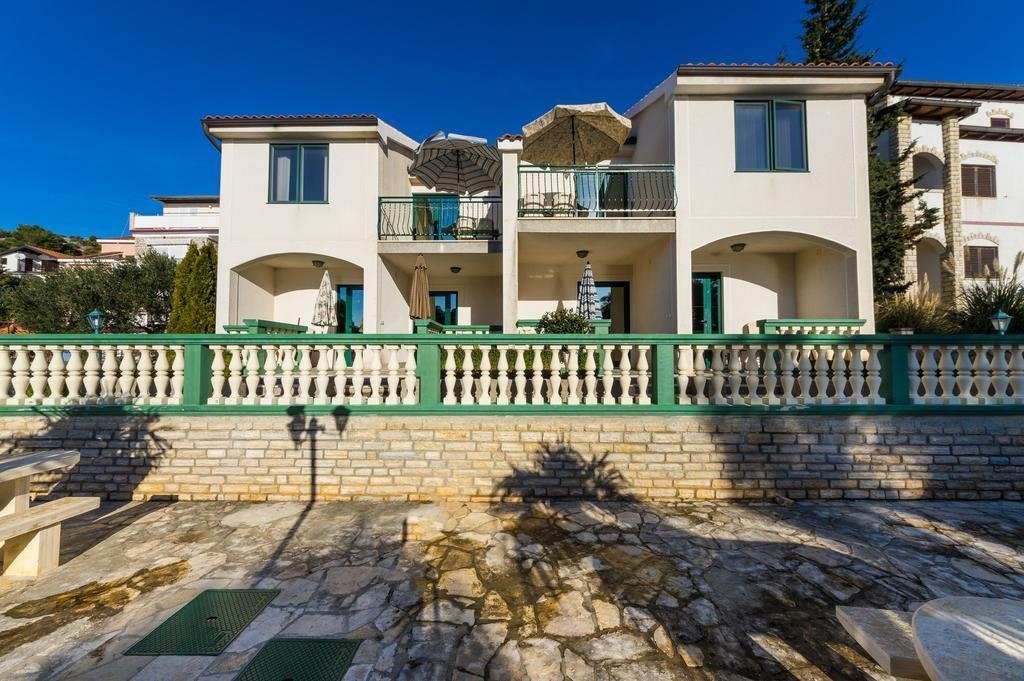 303810 - Villa in Murter