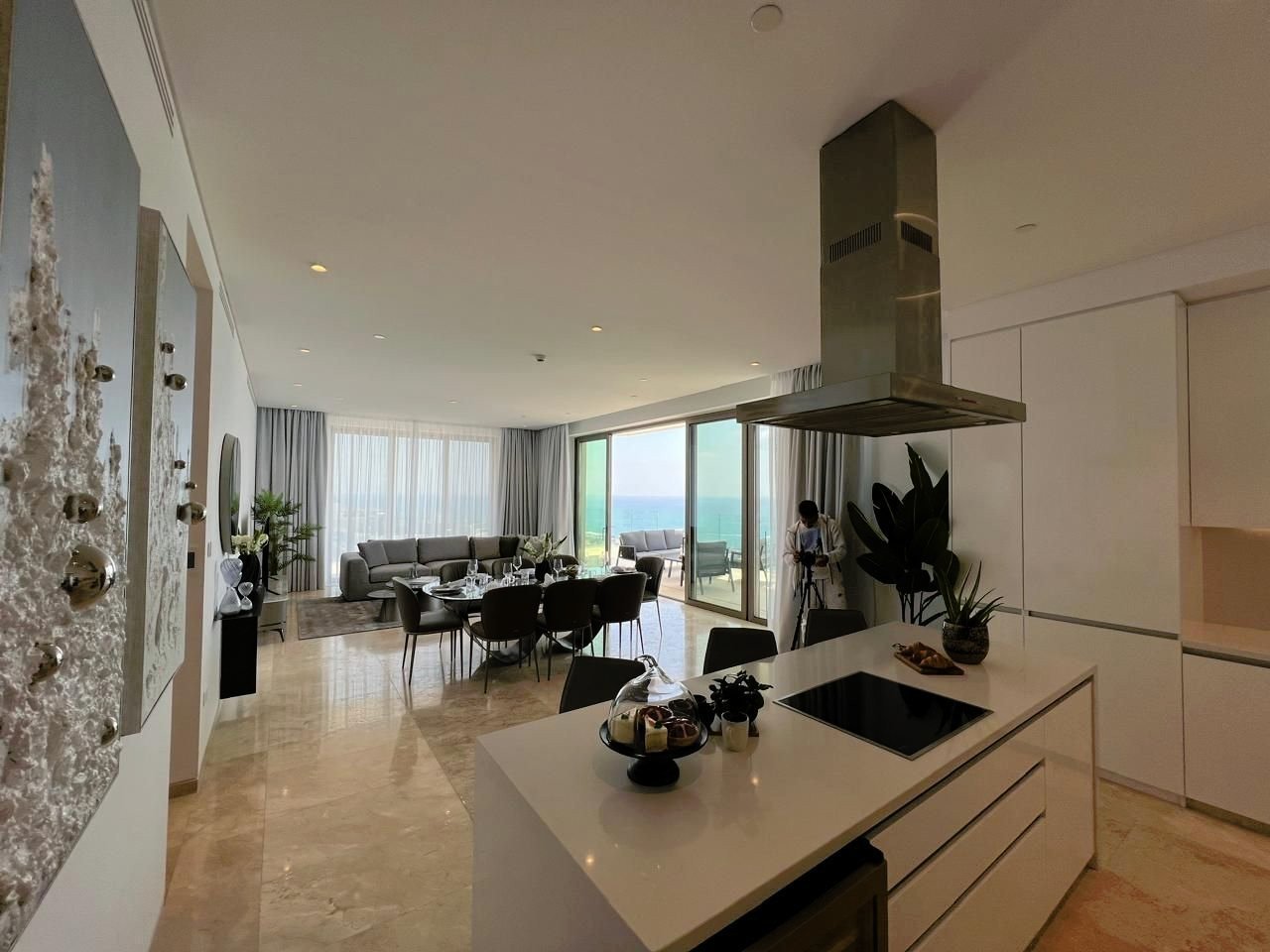 For Sale a 4 Bedroom on the ninth and tenth floor in a Luxury waterfront living is the new best residential address of Kato Paphos.
This unique One o