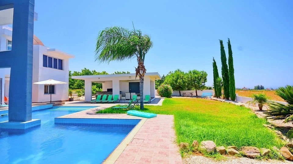 For Sale Luxury Modern VIlla in lower Pegeia based on a plot of land of 5,381m2, with parking space for 2 cars.
This Villa fully Renovated on 2017. T