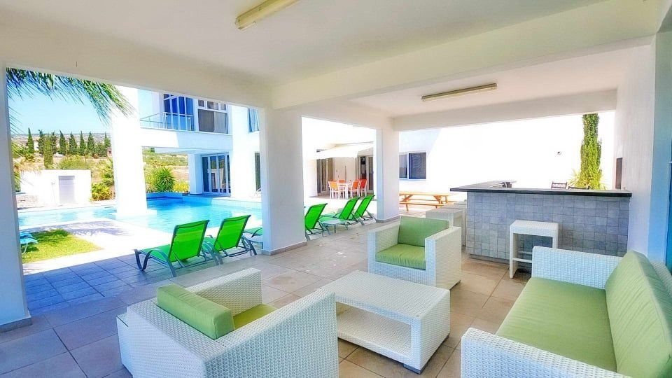For Sale Luxury Modern VIlla in lower Pegeia based on a plot of land of 5,381m2, with parking space for 2 cars.
This Villa fully Renovated on 2017. T