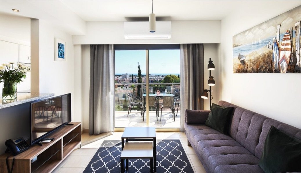 For sale: This spacious penthouse apartment offers 89 m² of comfortable living space and is ideally located in the desirable area of Kato Paphos - Uni